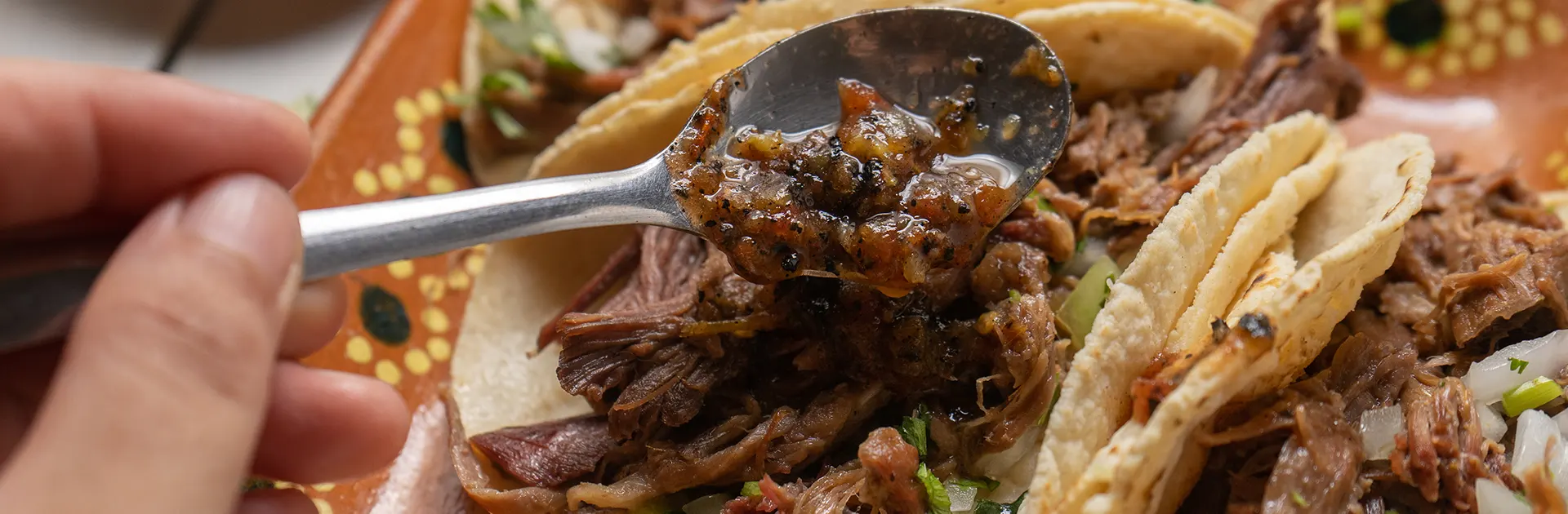 La magia de cocinar carne al hoyo