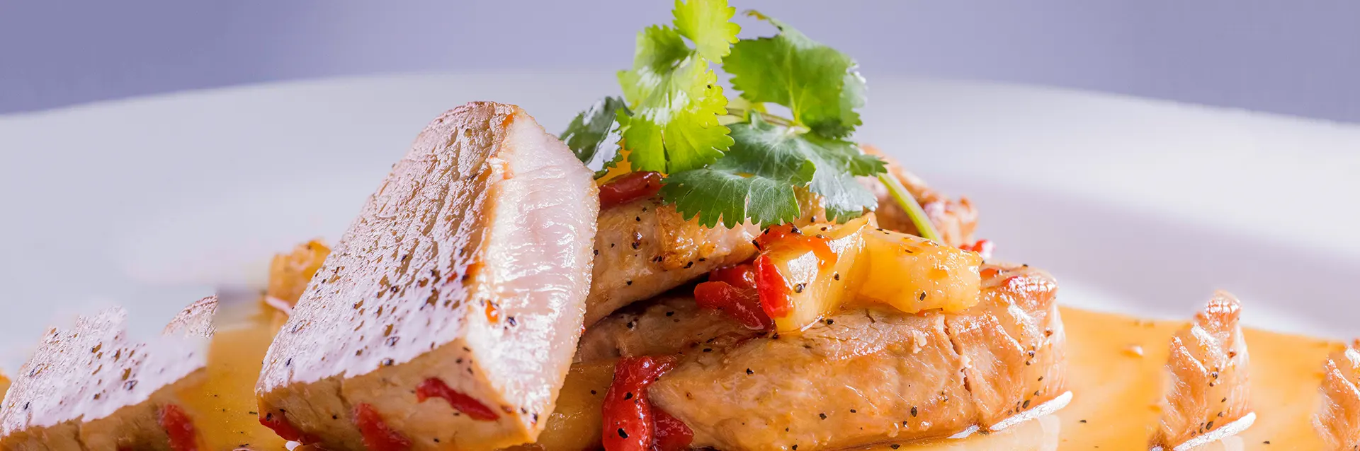 Lomo de cerdo en salsa de piña y cítricos, ¡sabor tropical en época de calor!